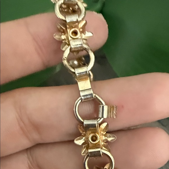 Elegant Gold and Black Floral Bracelet - Picture 3 of 4